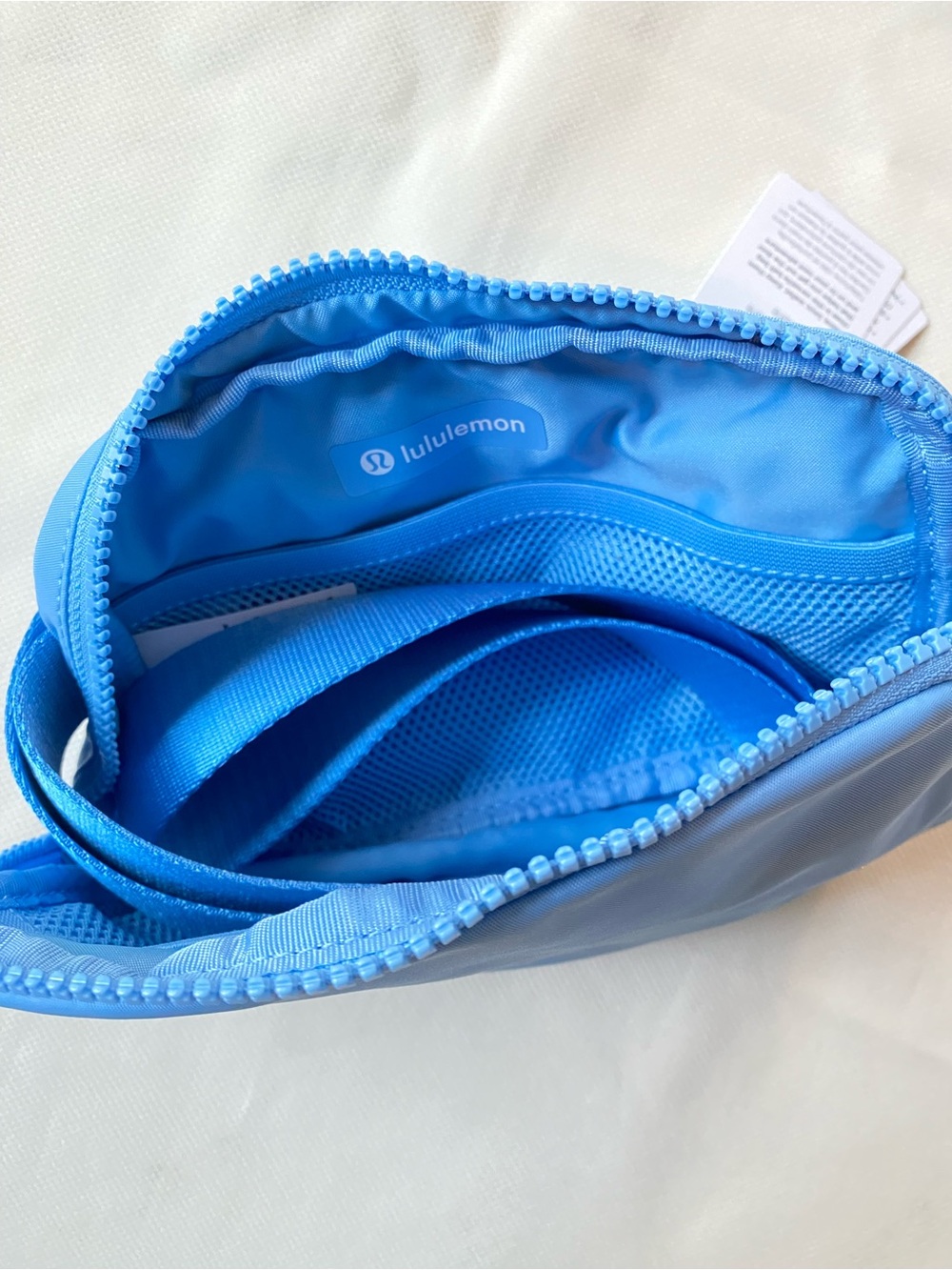 Lululemon Everywhere Belt Bag - Picture 4 of 5